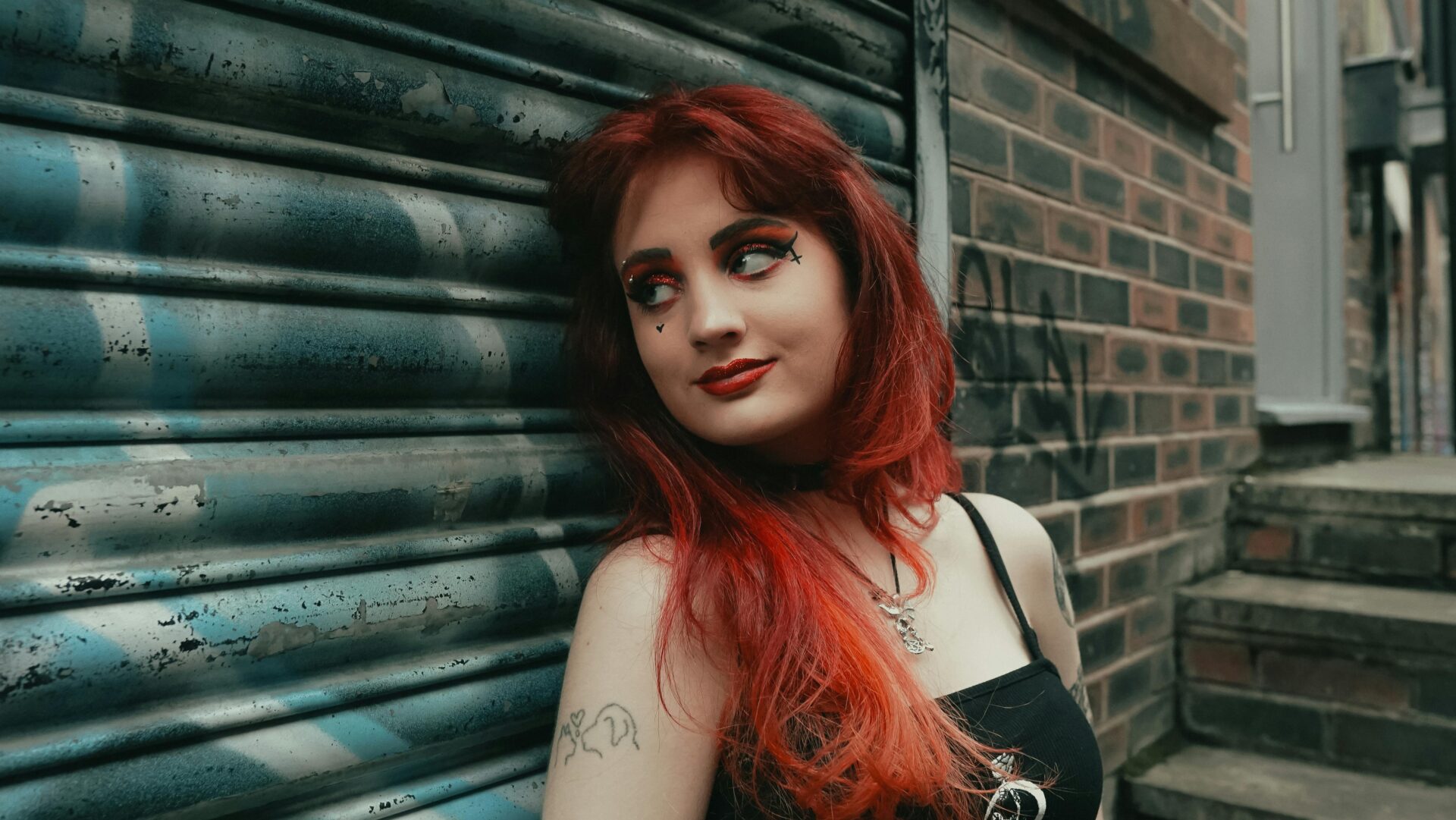 “Rockabilly Fashion: A Nod to the 1950s and Its Musical Roots”