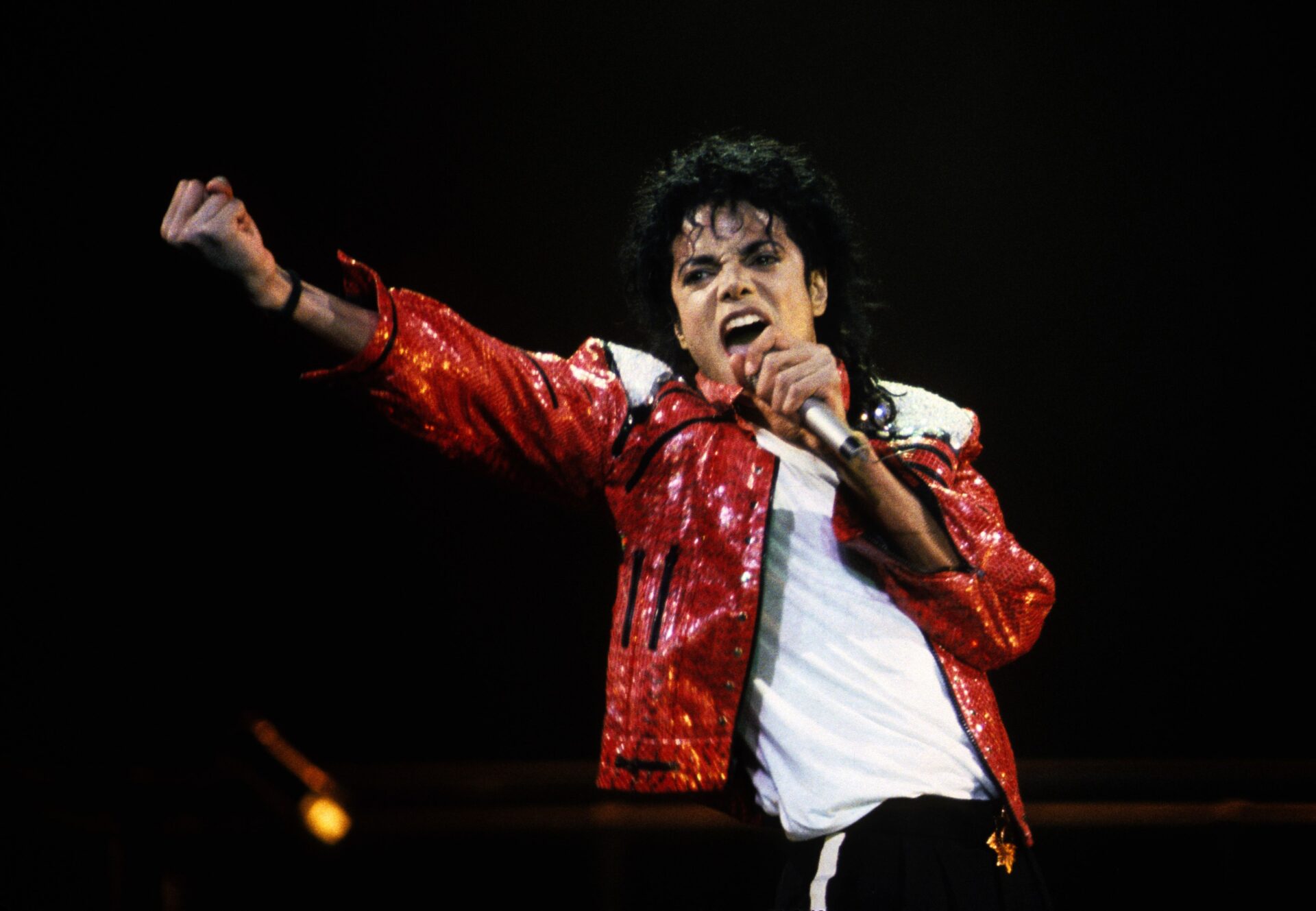 Glove, Groove, and Greatness: Michael Jackson’s Impact on Fashion and Music